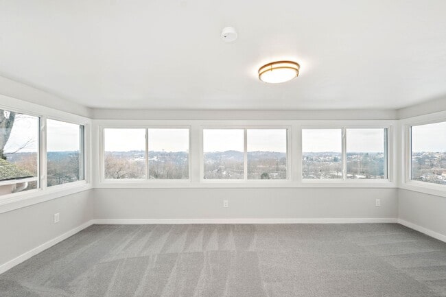 Building Photo - Stunning 4 bedroom home in Mt. Washington available January 2nd!