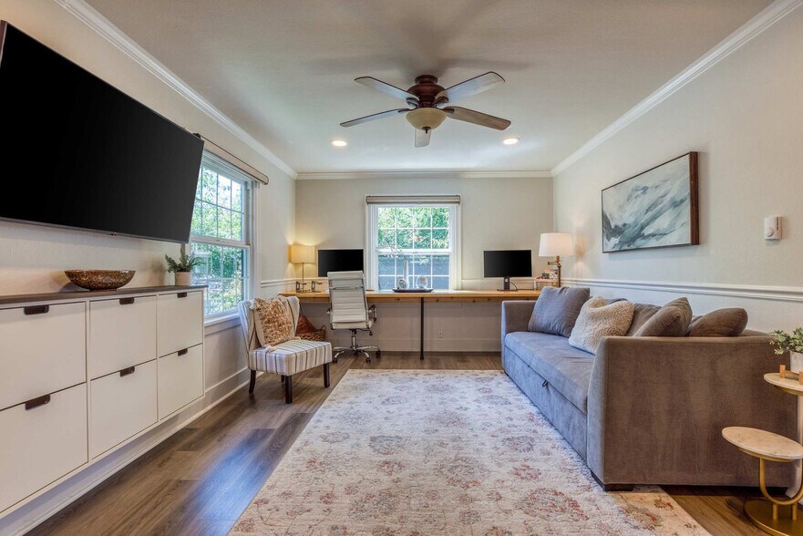 Building Photo - 214 Ave F