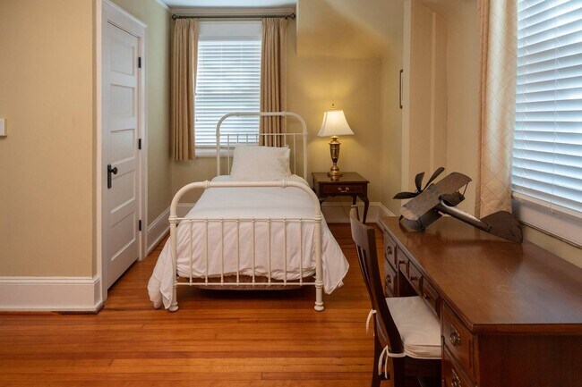 Building Photo - ***Furnished***Charming Historical Home for Lease in Downtown Winston-Salem