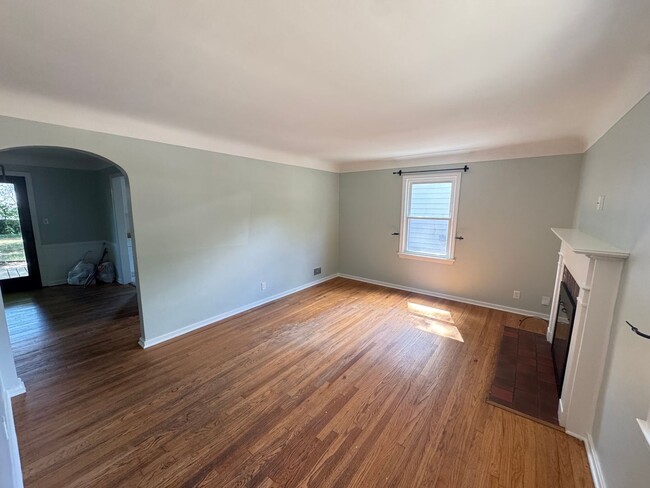 Building Photo - 3 Bedroom in Alger Heights!