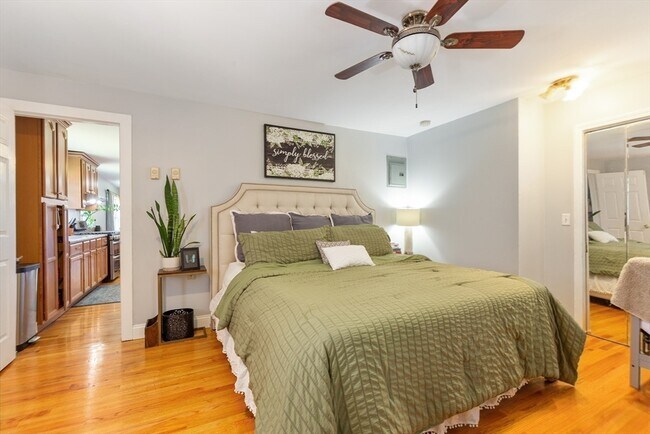 Building Photo - 36-38-38 Priesing St