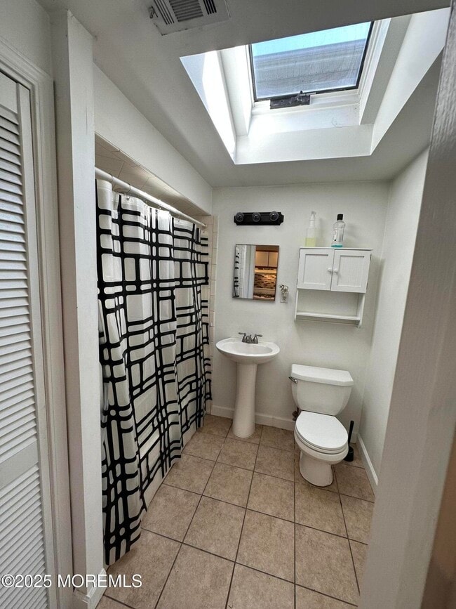 Building Photo - 143 8th St