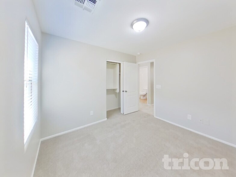 Building Photo - 1275 E Shari St