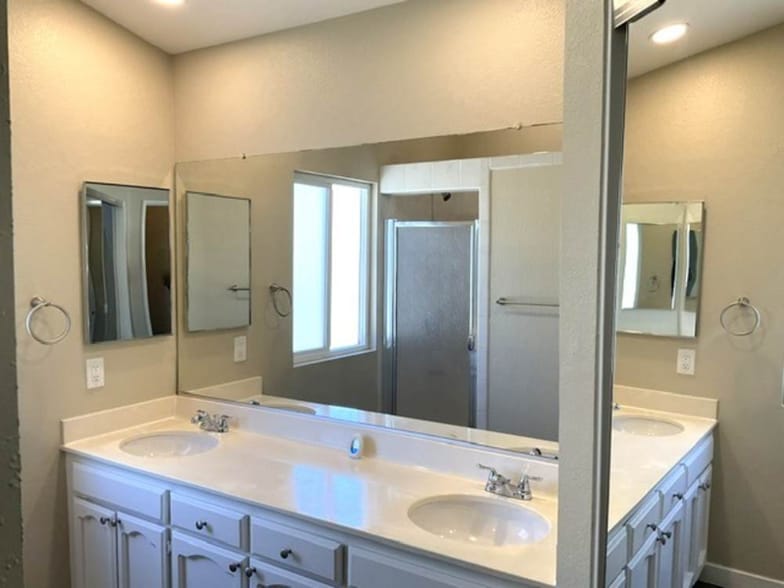 Building Photo - 903 N Forest Ave