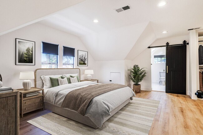 Building Photo - Chic Fully Renovated Luxury Home in the Burbank Hills!