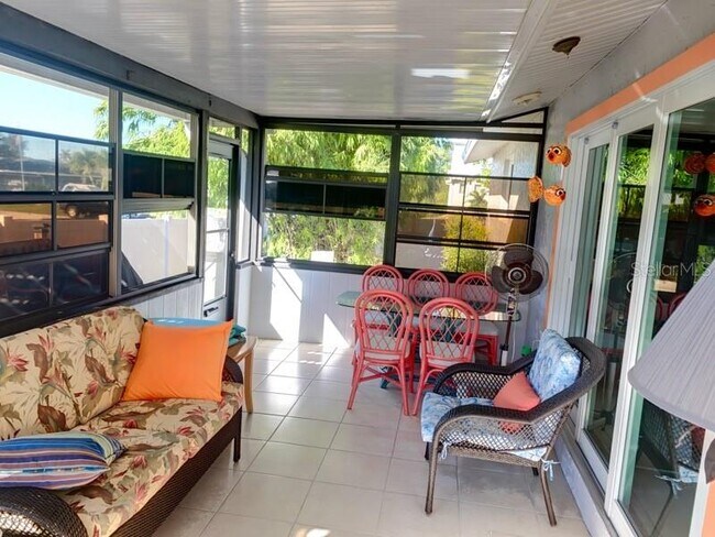 Building Photo - 323 Dolphin Pkwy