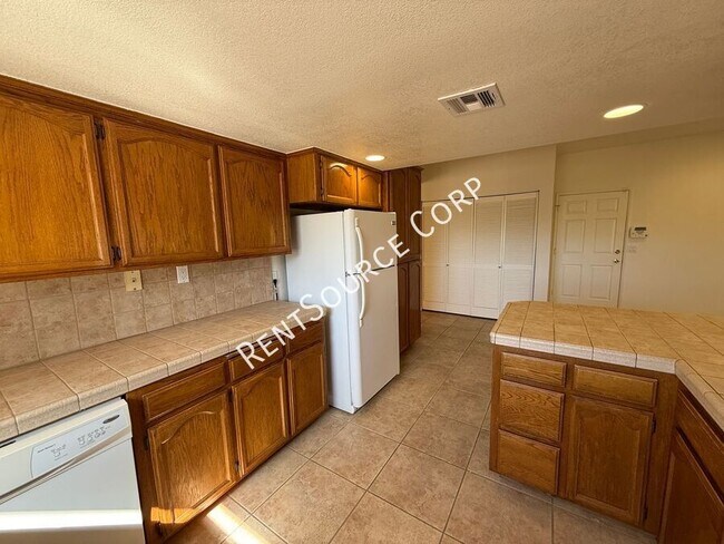 Building Photo - 3822 W Ave K 6