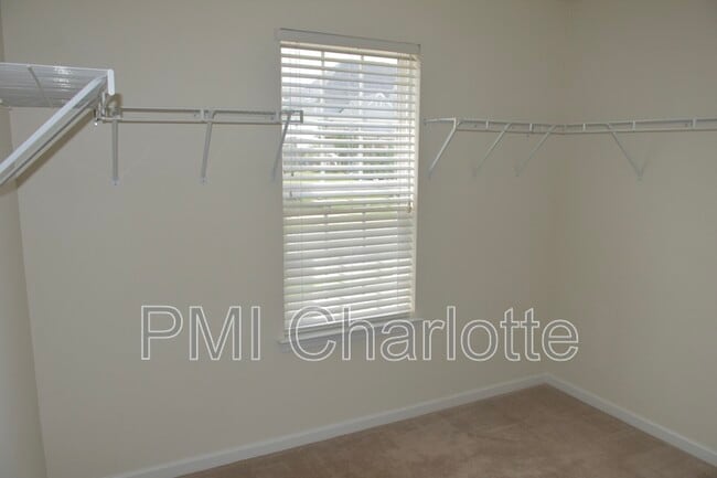 Building Photo - 307 Glennallen Rd