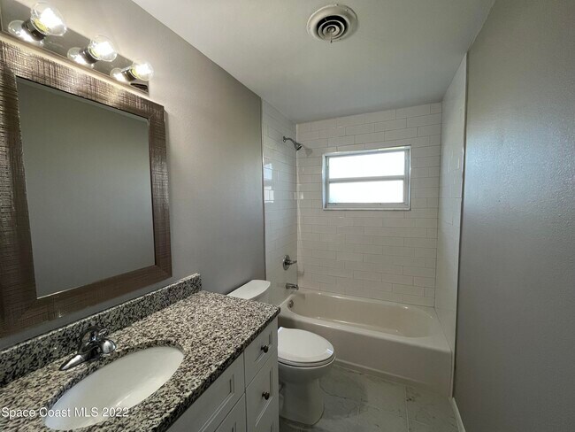 Building Photo - 619 Rosada St