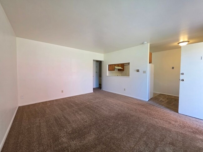 Interior Photo - 2845 Broadway Street