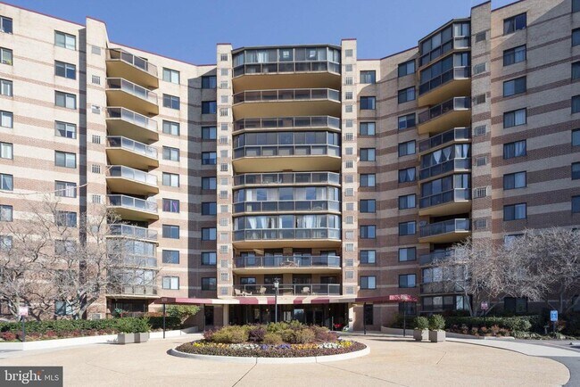 Building Photo - 8360 Greensboro Dr