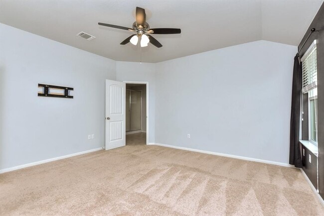 Building Photo - 132 Denton Dr