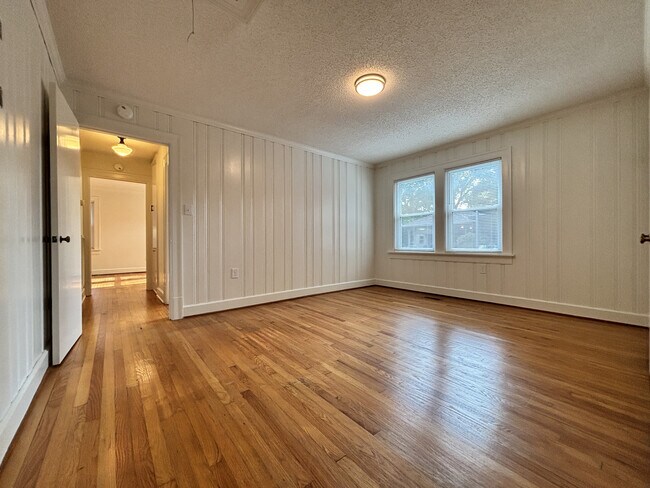 Building Photo - 1301 Richland Pl