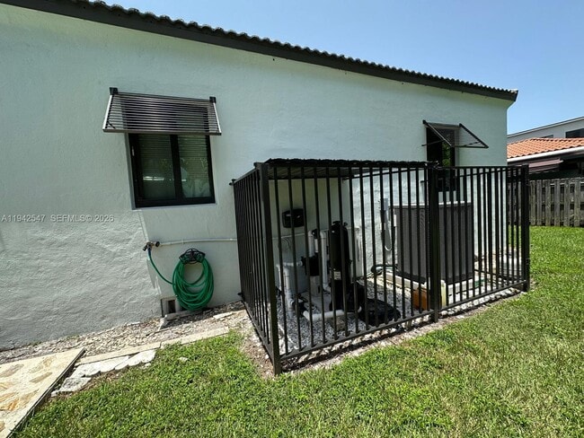 Building Photo - 3050 SW 21st St