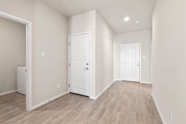 Building Photo - 441 Hortus Dr