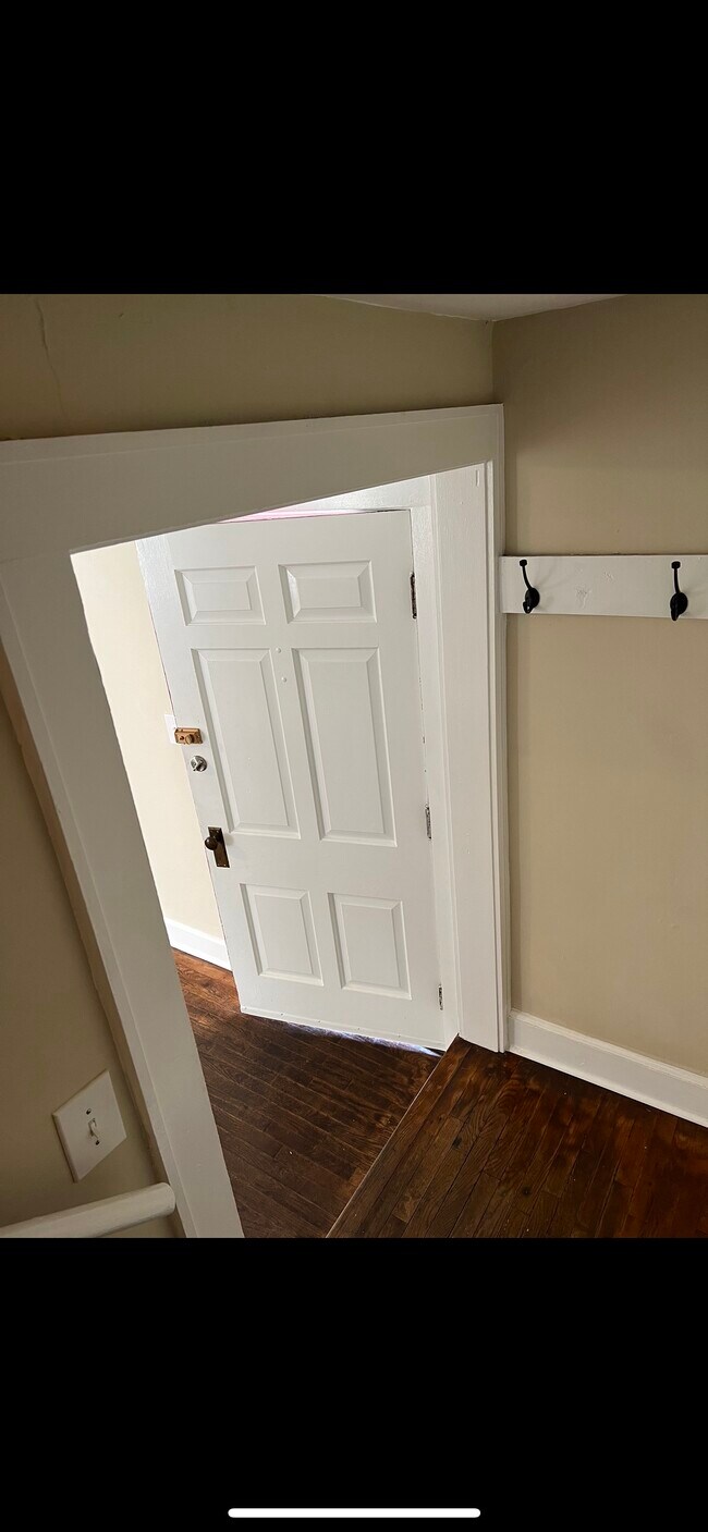 Building Photo - 703 Clark St