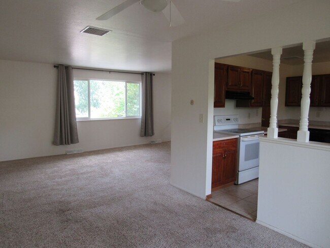 Building Photo - Spacious Bi Level home backing to open space