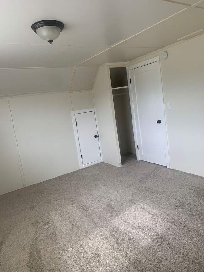 Building Photo - Good connections make all the difference