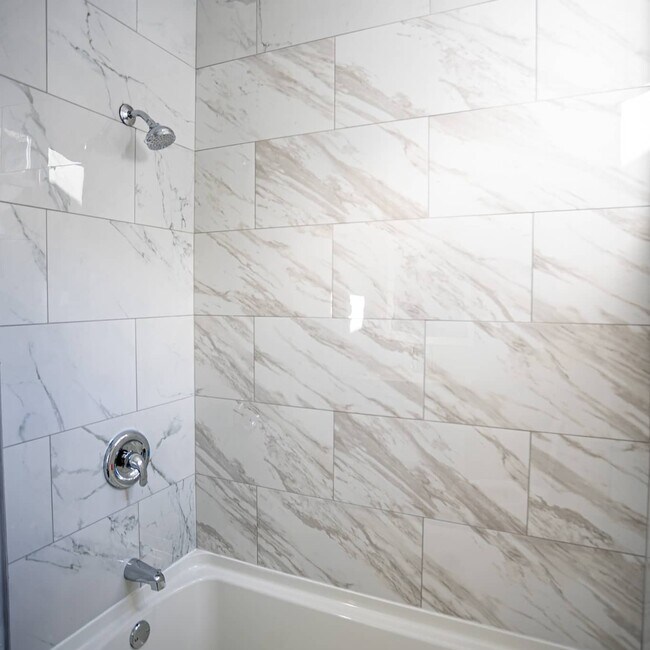 Building Photo - 31 S Salford St