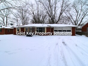 Building Photo - 3 Bedroom 1 Bath Brick Ranch Home w/ Fenced Backyard (SECTION 8 APPROVED)