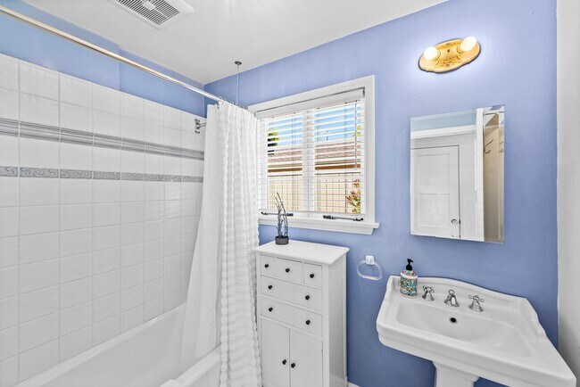 Building Photo - Laguna Village Furnished Rental