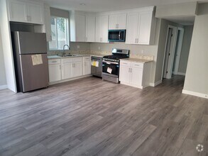 Building Photo - 5542 Tampa Ave