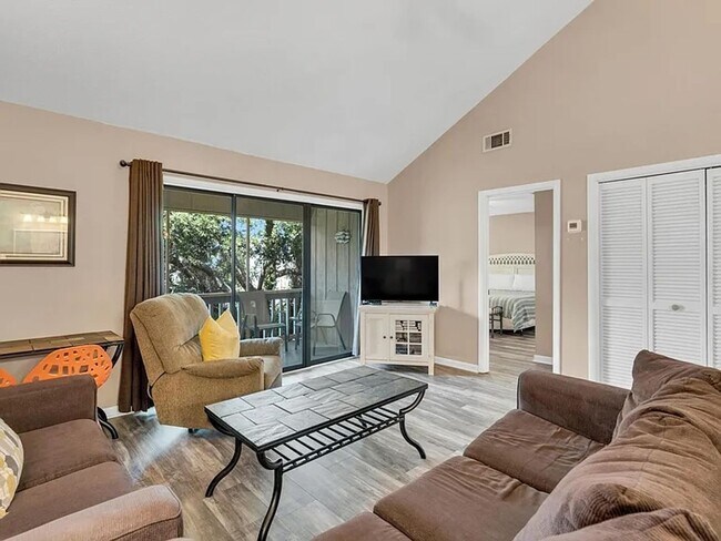 Building Photo - Beautiful Condo with Beach Front Access