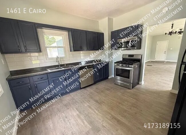 Building Photo - 1461 E Cairo-