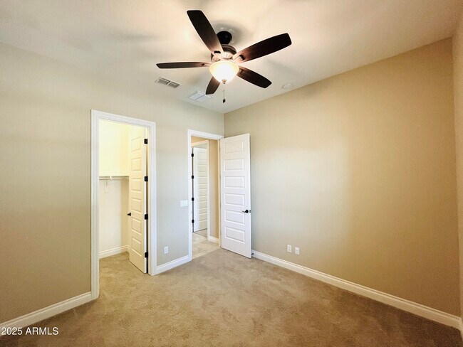 Building Photo - 3104 E Wildhorse Ct