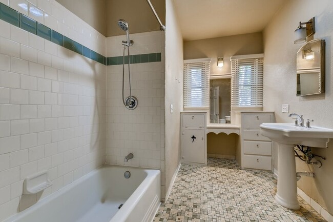 Building Photo - Minutes From Woodlawn Lake - 4 miles from ...