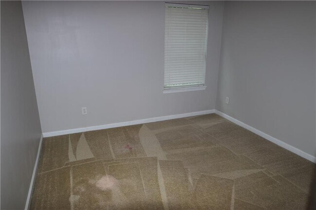 Building Photo - 156 Shadowhill Ln SW
