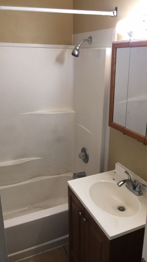 Building Photo - 1 BEDROOM MAGNA DUPLEX - GREAT PRICE!