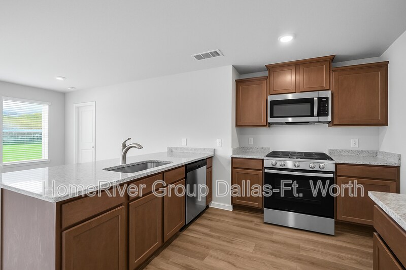 Building Photo - 427 Condie Russell Ave