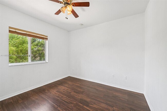 Building Photo - 2456 SE 19th Ct