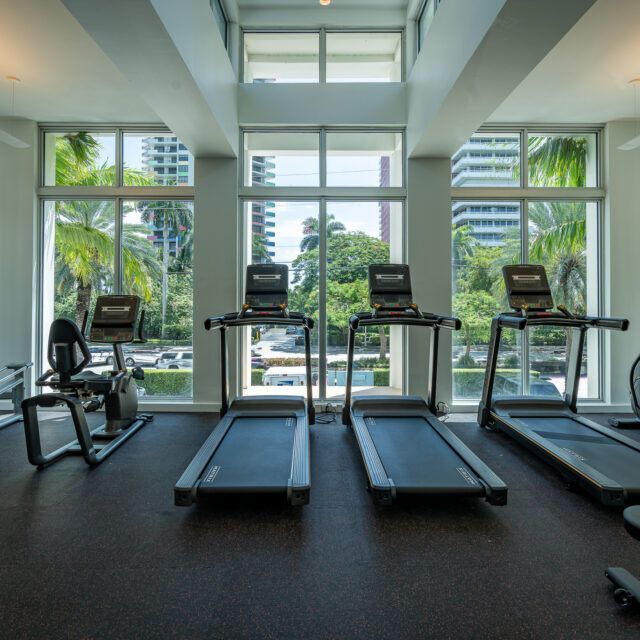 Building Photo - 1550 Brickell Ave