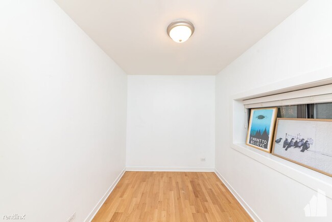 Building Photo - 2 br, 1 bath Condo - 1501 N Bosworth Ave