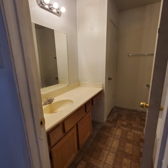 Bathroom - 15421 Weldon Dr
