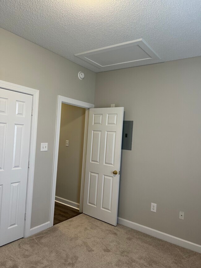 Building Photo - 3308 Whitlock Dr N