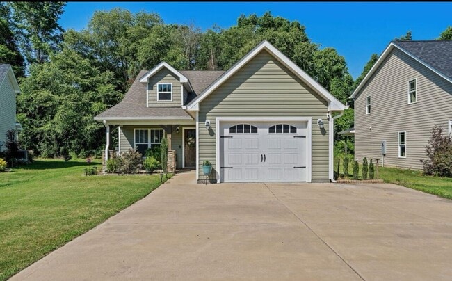 Building Photo - 116 Cove Pl