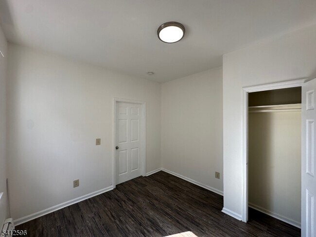 Building Photo - 145 Smith St