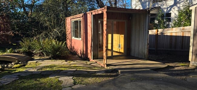 Building Photo - Troy