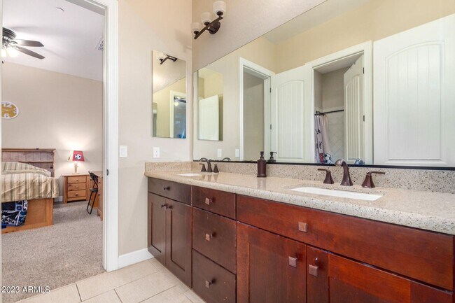 Building Photo - Gorgeous 5 bed 4.5 bath single level home in Scottsdale
