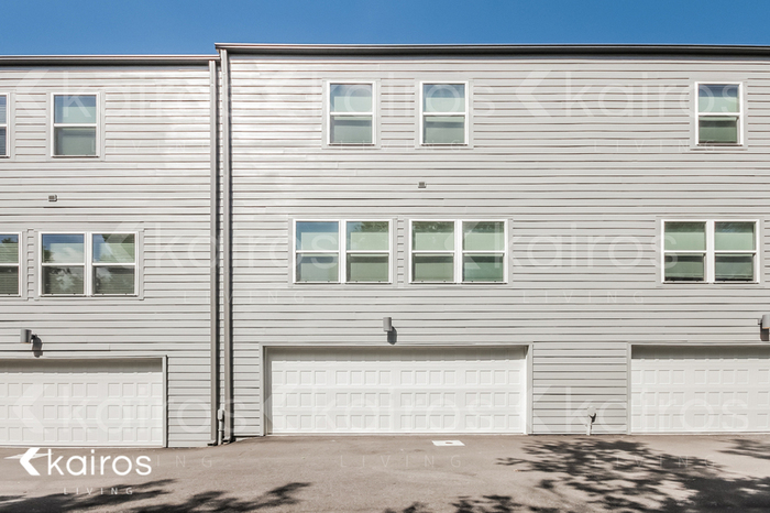 Building Photo - 1634 S Razorback Rd