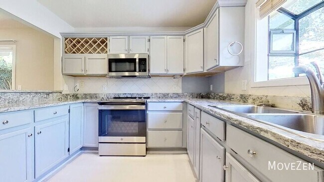 Building Photo - 7112 Key Pointe Dr