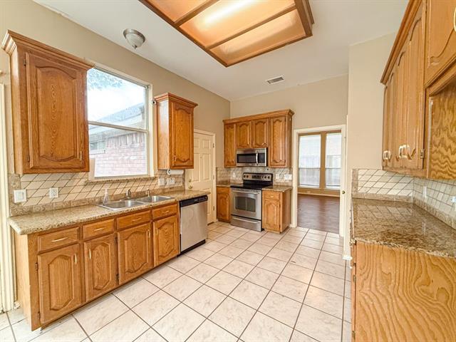 Building Photo - 8902 Bayshore Ln