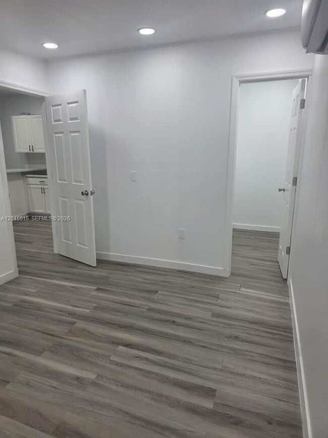 Building Photo - 23 Miami Gardens Rd