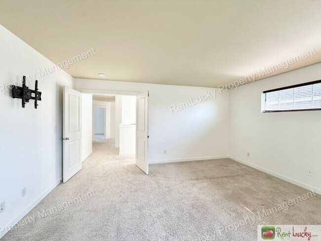 Building Photo - 16432 42nd Dr SE
