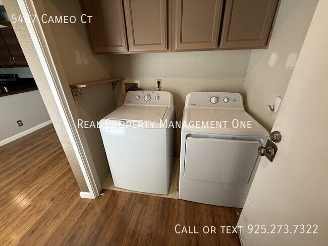 Building Photo - 5487 Cameo Ct