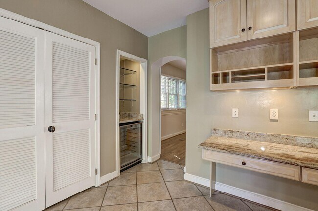 Building Photo - 5119 Manning Dr