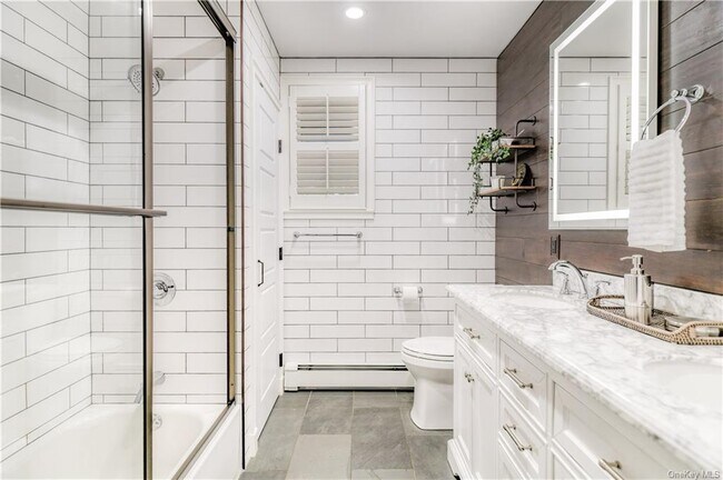 Building Photo - 105 Main St